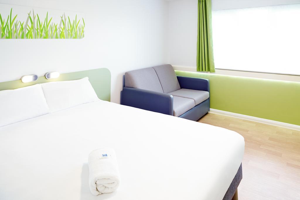 Warrington Motel, J20 M6 Lymm Services Zimmer foto
